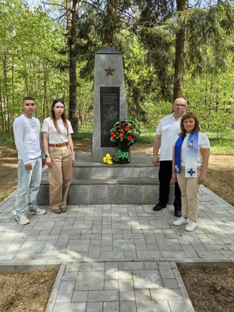 Представители Пружанской больницы почтили память жертв фашизма